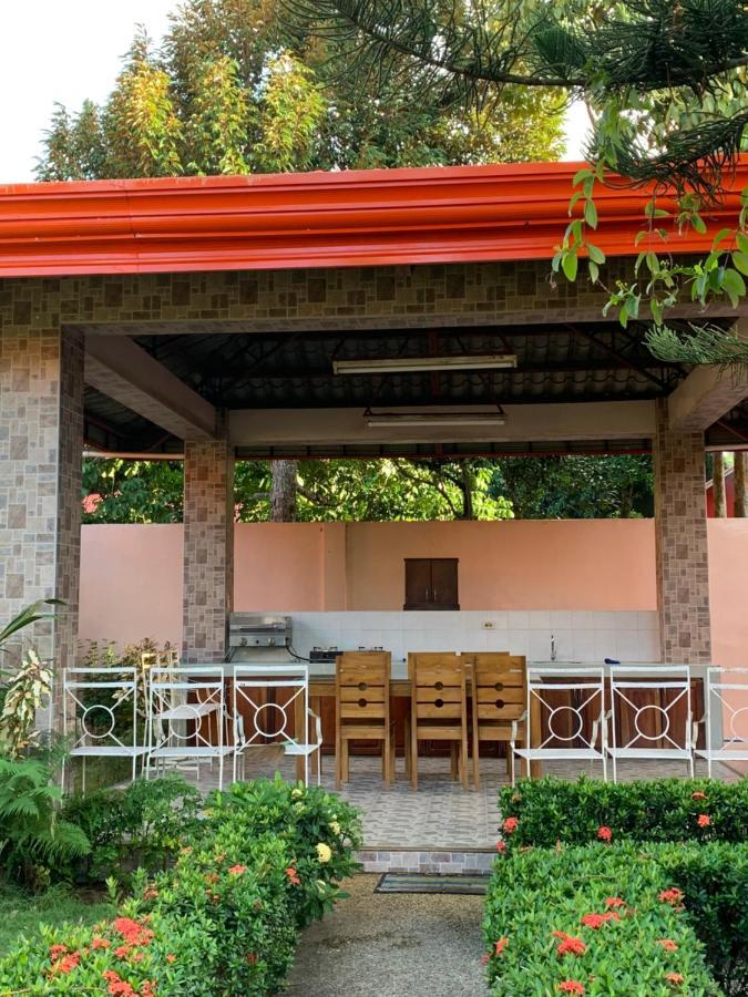 Bungalow 100 m² 2 phòng ngủ, 1 phòng tắm riêng ở Galas Dipolog Ngoại thất bức ảnh